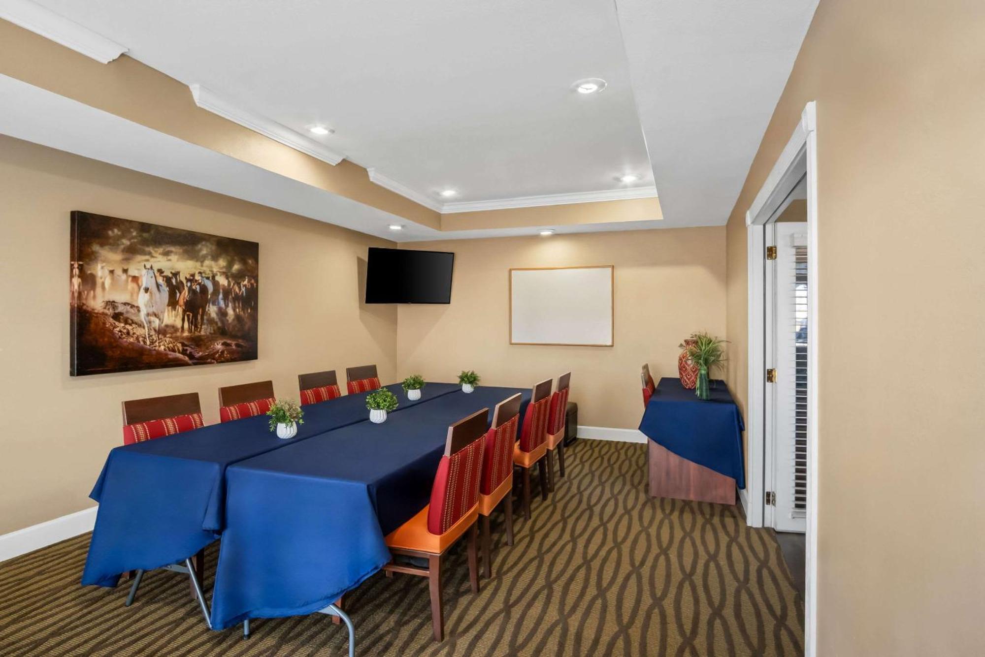 Quality Suites Irving-Las Colinas Exterior foto